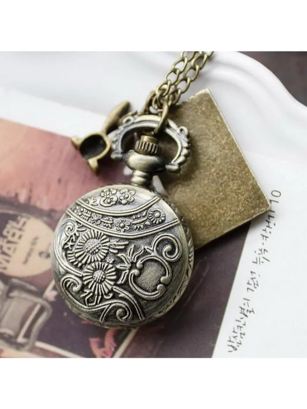 Unisex Gold Vintage Quartz Alice Wonderland Rabbit Solid Necklace Pocket Watch